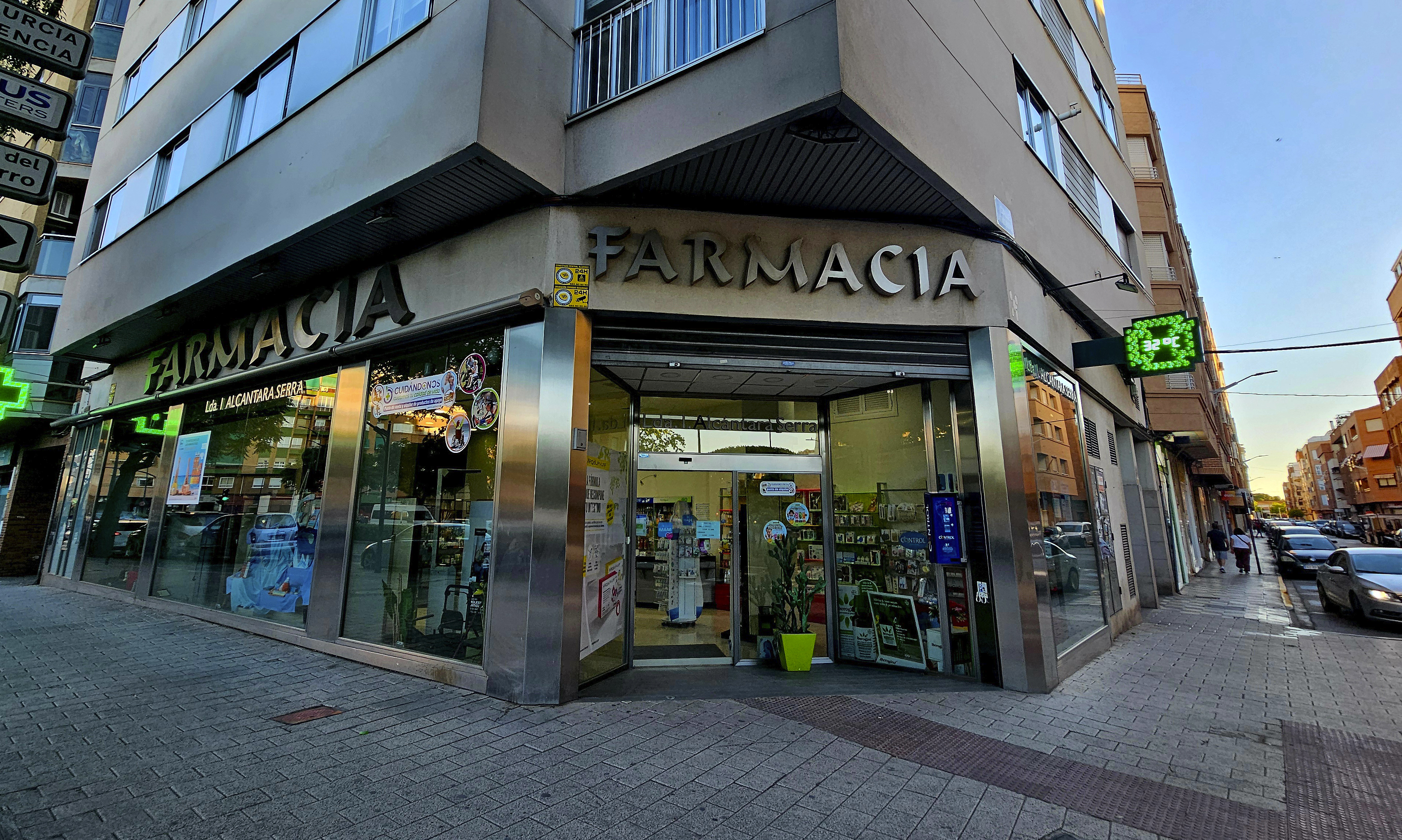 Farmacia en Calle Benavente, Albacete